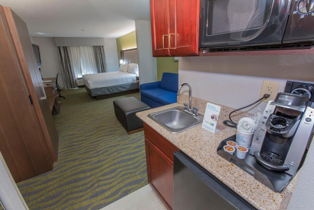 Holiday Inn Express Hotel & Suites McDonough an IHG Hotel image 11