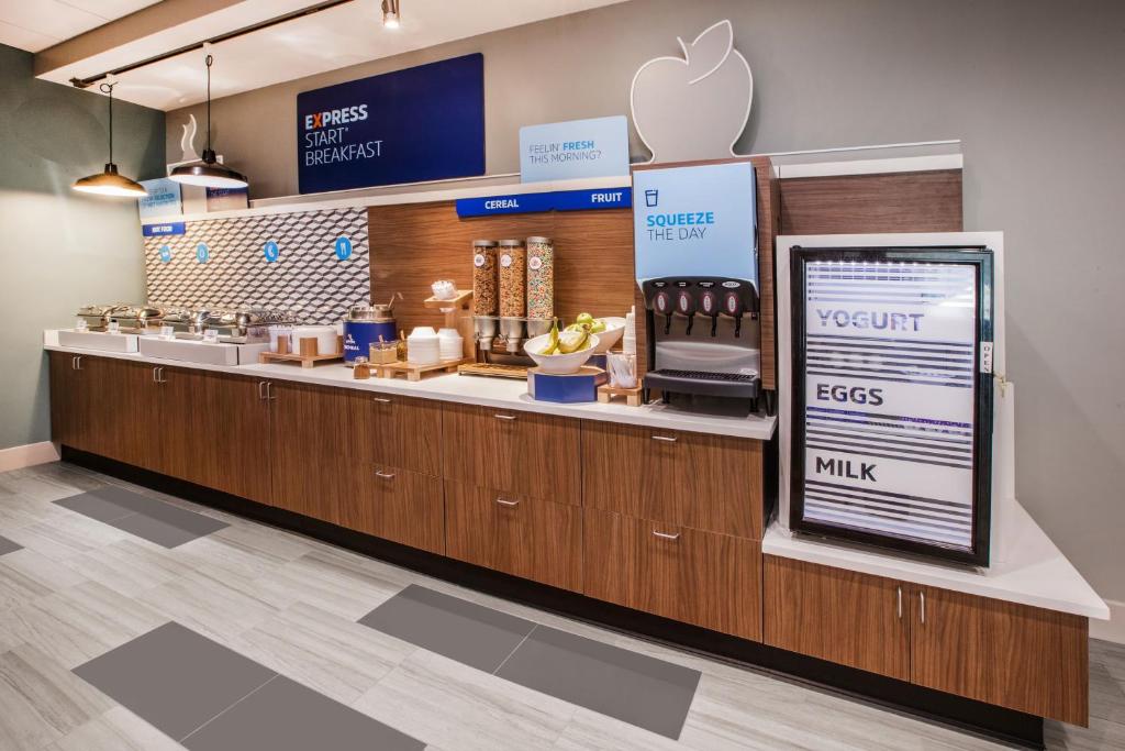 Holiday Inn Express Hotel & Suites McDonough an IHG Hotel image 16