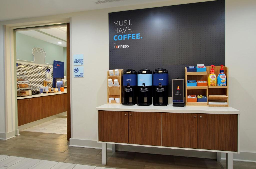 Holiday Inn Express Hotel & Suites McDonough an IHG Hotel image 7